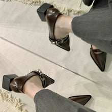 Load image into Gallery viewer, Chunky Heel Pointed Leather Vintage Shoes
